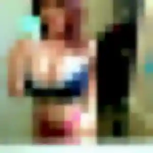 Lola de Cherbourg-en-Cotentin, 24 ans - rencontre cougar en toute liberté