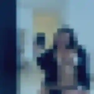 Flavie, femme de 26 ans propose rencontre cougar à Crozon