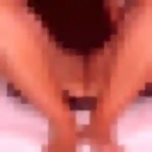 Faustine, 21 ans, connectée à Enghien-les-Bains pour une rencontre coquine