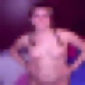Photo de Nolwenn à Lisses (19 ans) - rencontre cougar discret