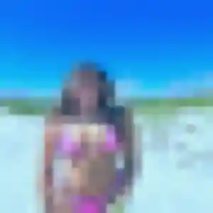 Eliane (24 ans) à Plonéour-Lanvern cherche un rencontre cougar ce soir