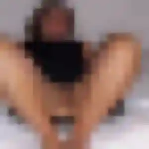 Ulrike, 31 ans, en ligne à Plouhinec pour un rencontre cougar