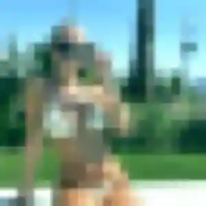 Charmante Alix, 19 ans à Roquefort-la-Bédoule - la contacter