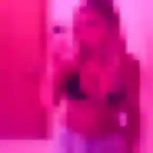 Découvre Salome, 20 ans à Saint-Loubès gratuitement