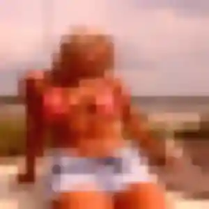 Rencontre Leontine, 19 ans à Saint-Pierre gratuitement