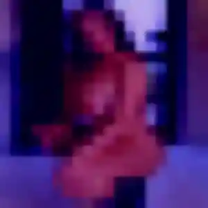 Nora, 38 ans, en ligne à Saint-Pierre pour un rencontre cougar