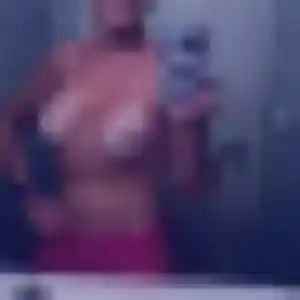 Wendy, 29 ans, disponible à Solliès-Pont pour un rencontre cougar